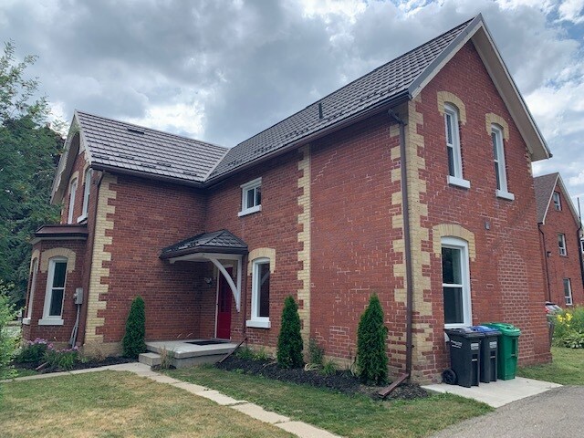 More Photos Of 266 Main St N, Brampton Office For Lease