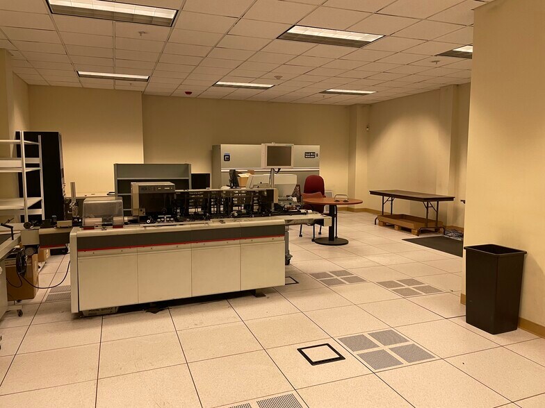 More Photos Of 1301 Central Ave, Dubuque Office For Lease