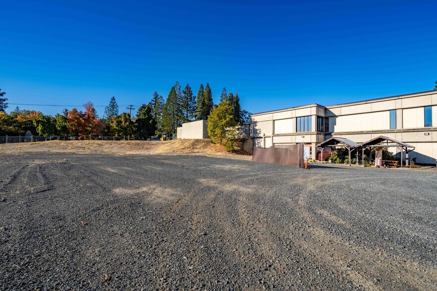 More Photos Of 715 NW Dimmick St, Grants Pass Office For Sale