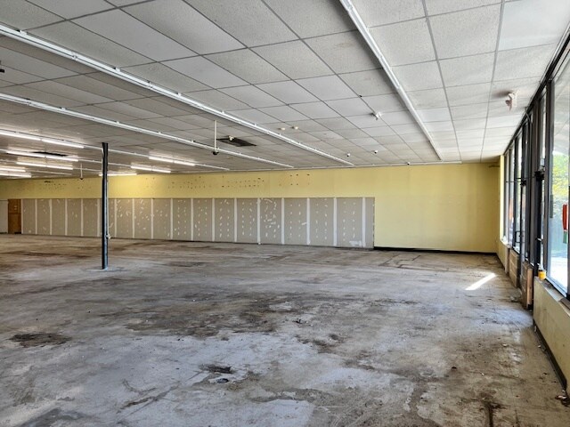 More Photos Of 1029 S Main St, Woodstock Unknown For Lease