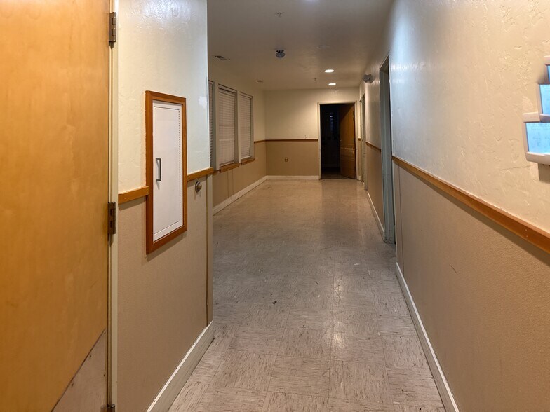 More Photos Of 9350 SE Taylor St, Portland Healthcare For Sale