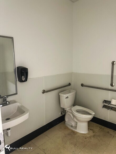 More Photos Of 4300 Vanderbilt Rd, Birmingham Freestanding For Sale