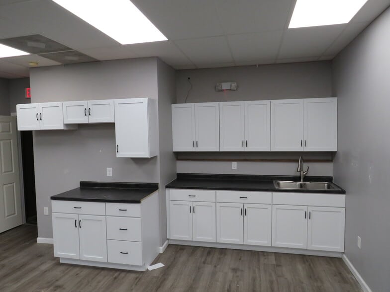 More Photos Of 1715 N Division St, Morris Unknown For Lease
