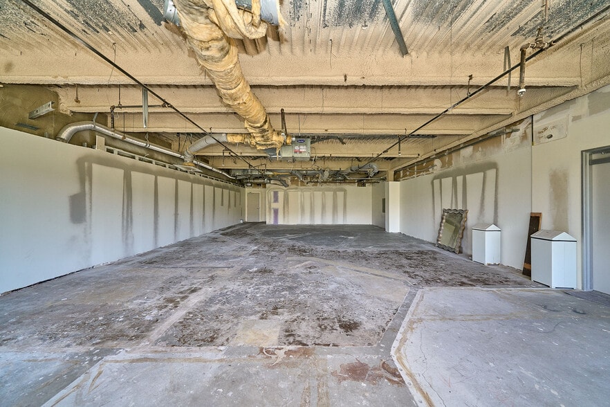 More Photos Of 8737 Beverly Blvd, West Hollywood Medical For Sale