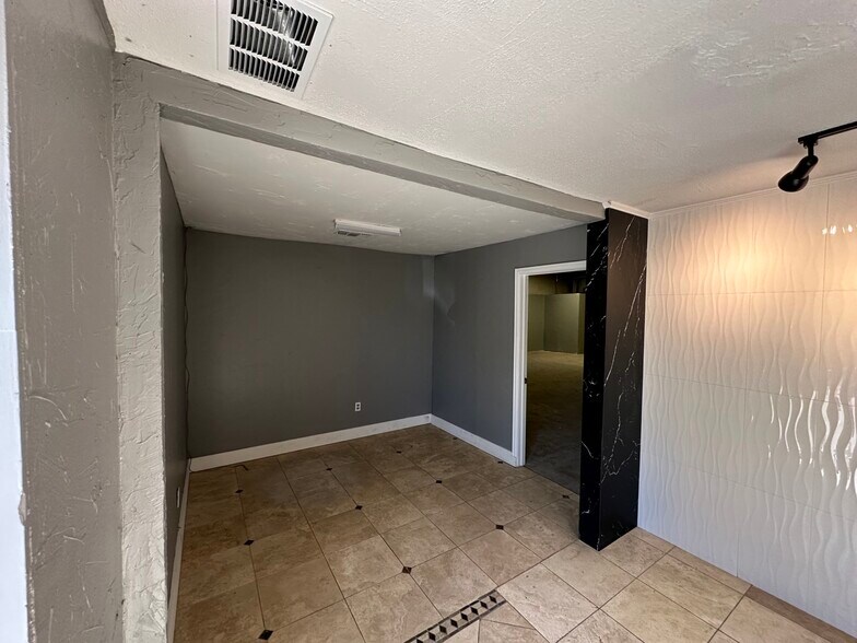 More Photos Of 5021 Gordon Smith Dr, Rowlett Warehouse For Lease