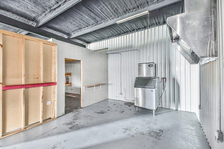 More Photos Of 3762 Highway 19, Riverside General Retail For Sale