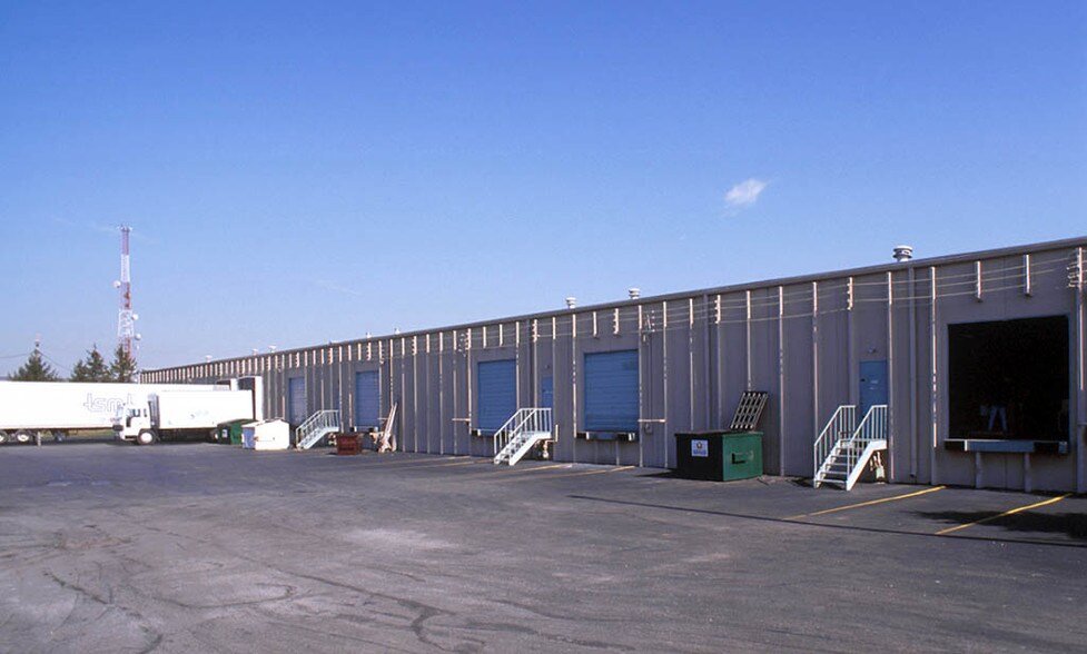 More Photos Of 4121-4135 Westward Ave, Columbus Light Distribution For Lease