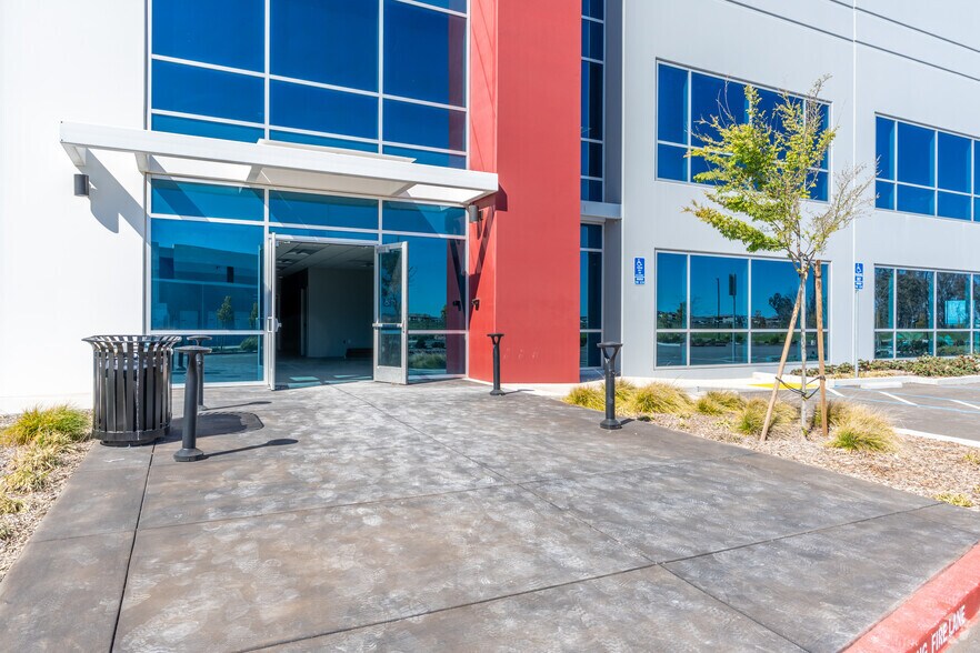 More Photos Of 7180 Badiee Dr, Sacramento Warehouse For Lease