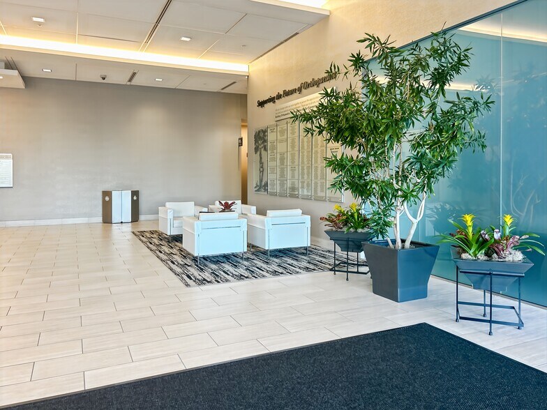 More Photos Of 9400 W Higgins Rd, Rosemont Coworking Space