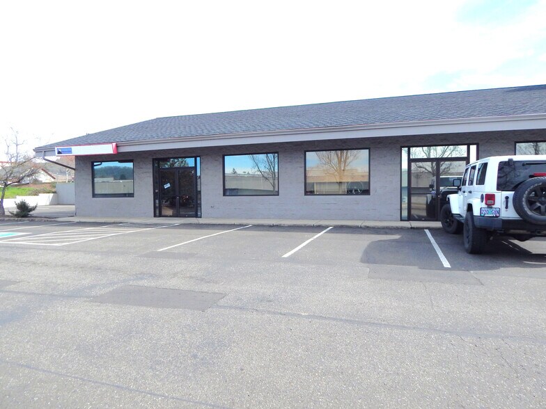 Primary Photo Of 330 NE Garden Valley Blvd, Roseburg Freestanding For Lease