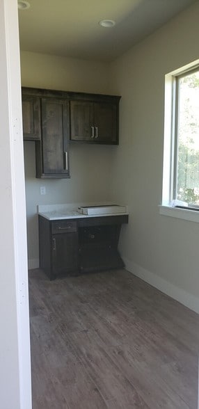 More Photos Of 60 Noble Ct, Heath Office Residential For Lease