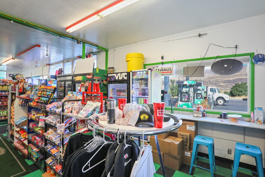 More Photos Of 606 E 1st, Rufus Convenience Store For Sale