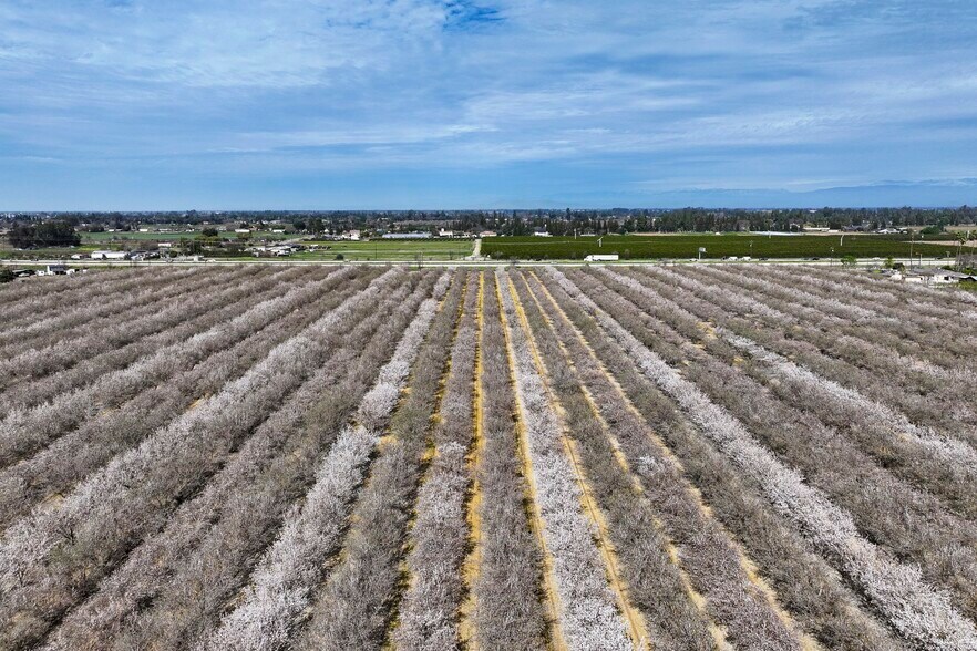 More Photos Of 7581 E Kings Canyon Rd, Fresno Land For Sale