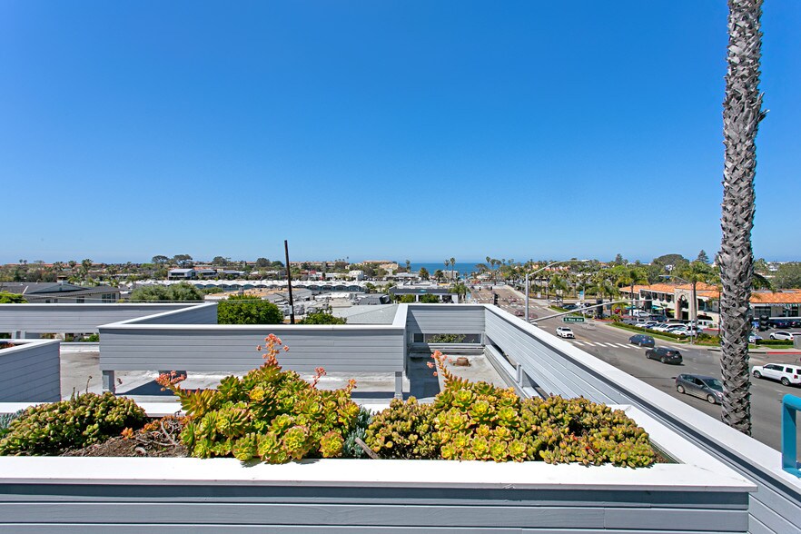 Primary Photo Of 201 Lomas Santa Fe Dr, Solana Beach Office For Lease