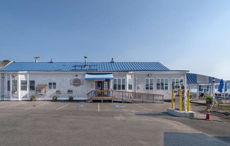 More Photos Of 119 Commercial St, Bath Marina For Sale