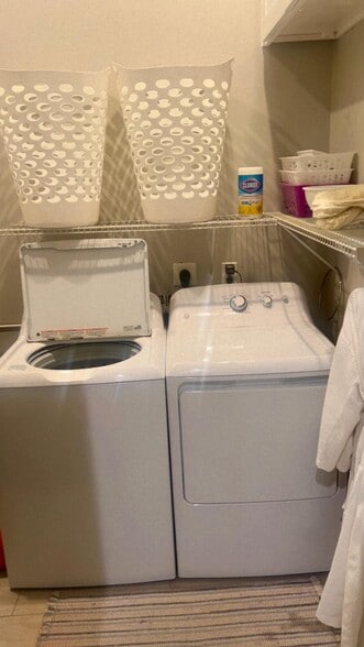 More Photos Of 3317 Lithia Pinecrest Rd, Valrico Unknown For Lease