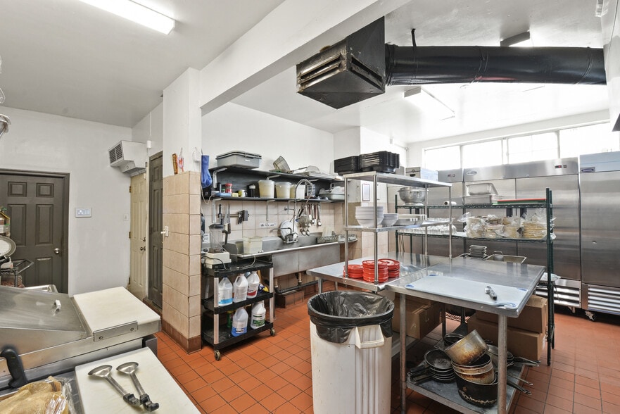 More Photos Of 528 W Chapman Ave, Orange Freestanding For Sale