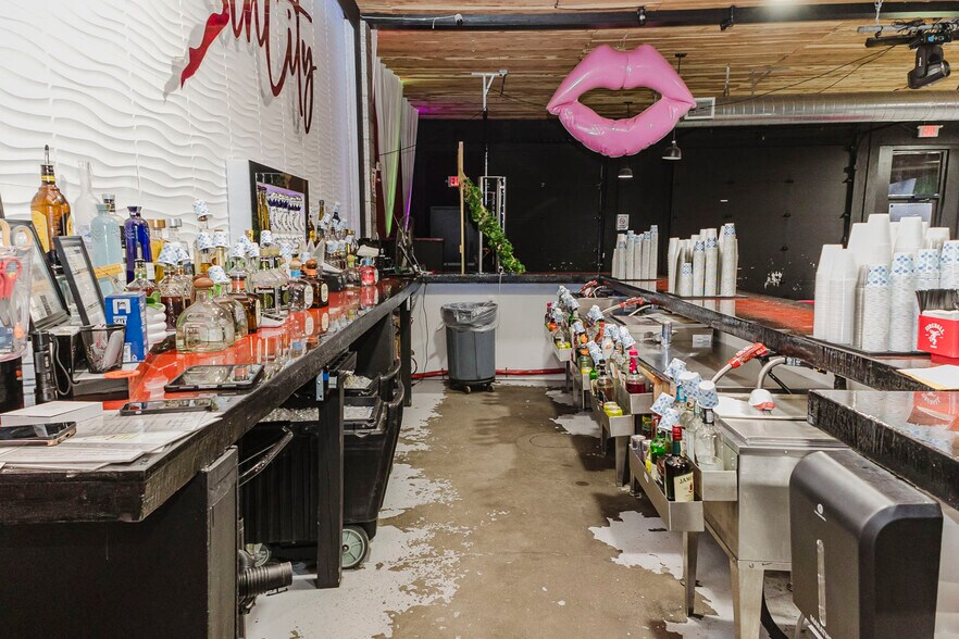 More Photos Of 130 N Washington Ave, Wichita General Retail For Sale