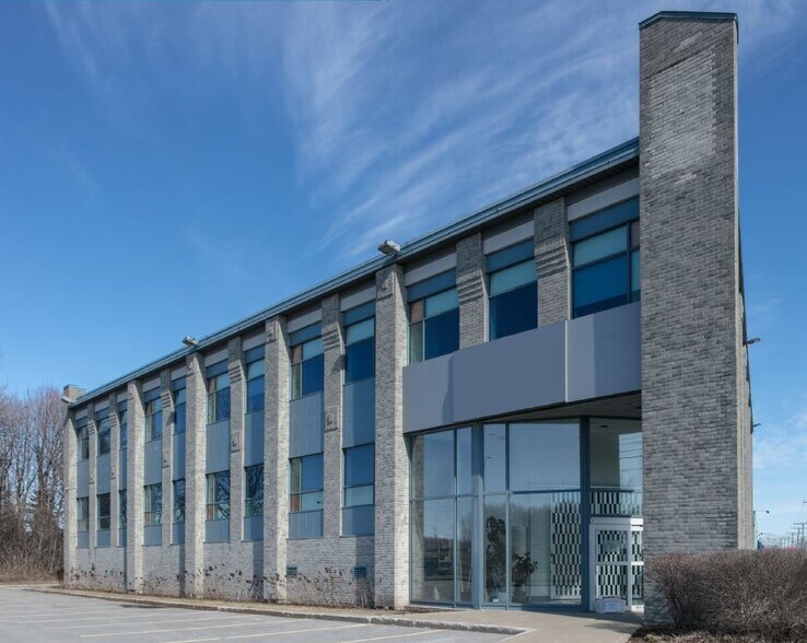 More Photos Of 13200 Boul Métropolitain E, Montréal Office For Sale