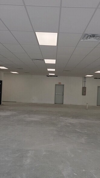 More Photos Of 1200 Dolfie Ln, Ennis Unknown For Lease