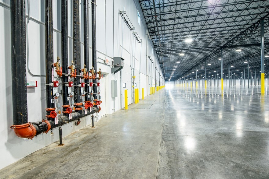 More Photos Of 120 Velocity Way, Shepherdsville Distribution For Lease