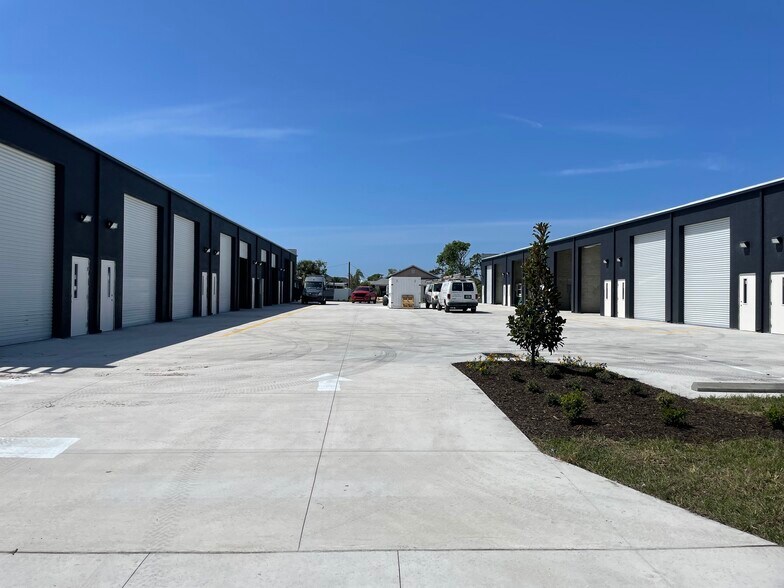 More Photos Of 2720 Placida Rd, Englewood Self Storage For Sale