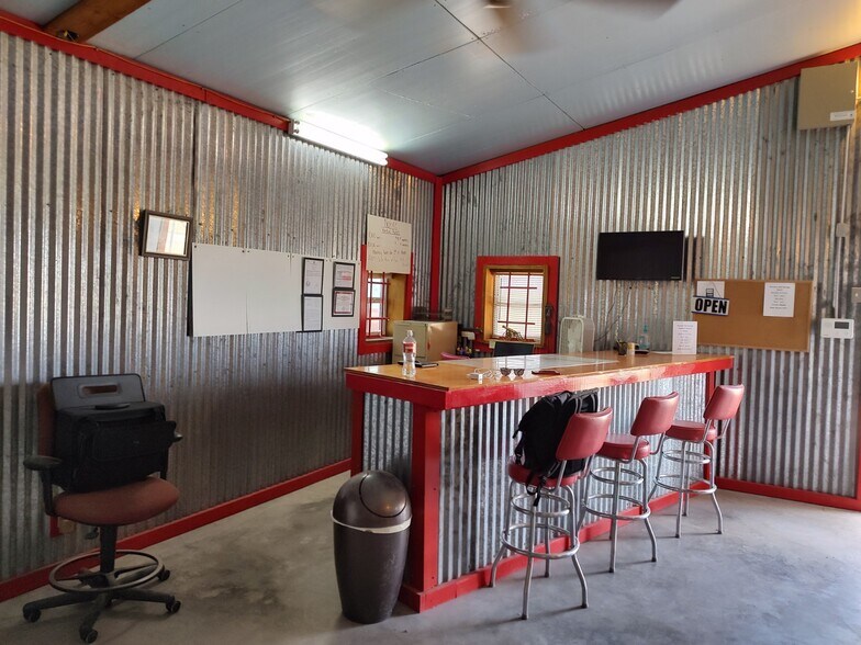 More Photos Of 108 Co 422 rd, Premont Self Storage For Lease