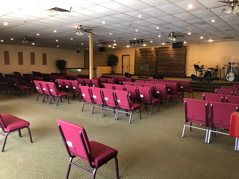 More Photos Of 6250 Memorial Dr, Stone Mountain Religious Facility For Lease