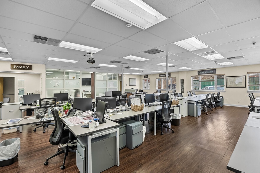 More Photos Of 39 Woodland Rd, Roseland Office For Sale