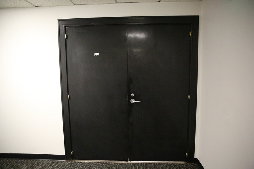 More Photos Of 3200 Wilshire Blvd, Los Angeles Office For Lease