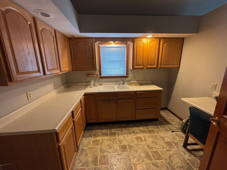 More Photos Of 600 S Barron St, Eaton Office For Lease
