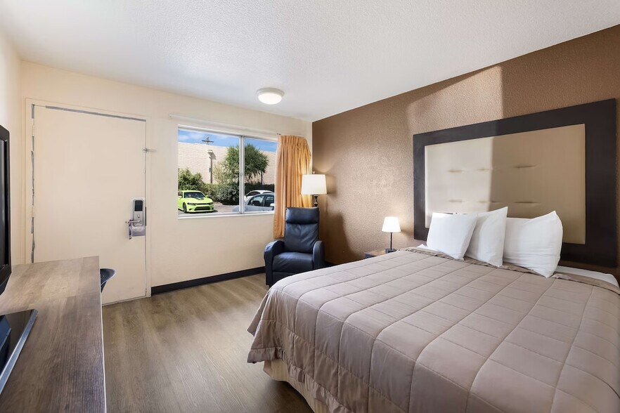 More Photos Of 1551 E Fry Blvd, Sierra Vista Hotel For Sale