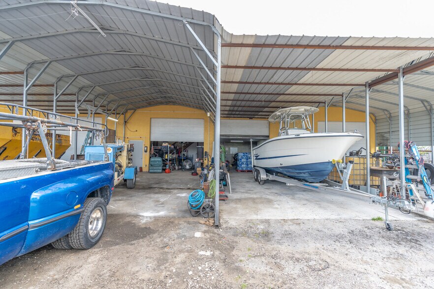 More Photos Of 2700 Evans Ave, Fort Myers Light Manufacturing For Sale