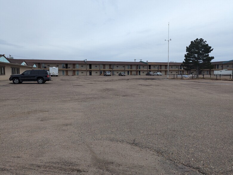 More Photos Of 450 S Lincoln St, Burlington Hotel For Sale