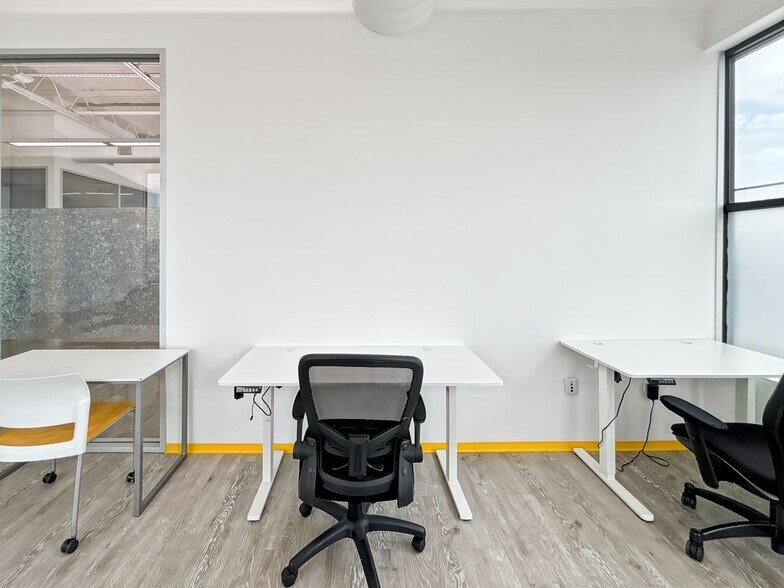 More Photos Of 8968-8998 Kirby Dr, Houston Coworking Space