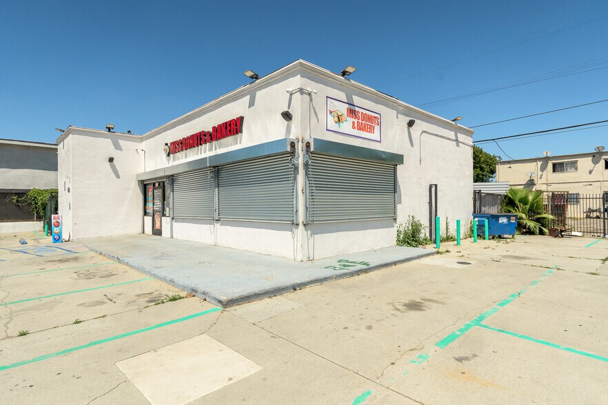 More Photos Of 853 E Manchester Ave, Los Angeles Restaurant For Sale
