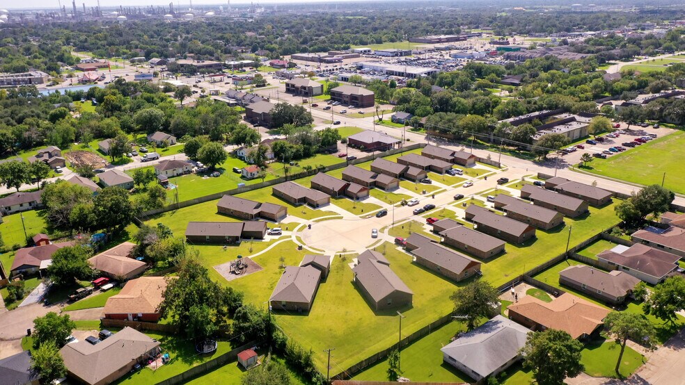 More Photos Of 2401 - 2430 14th Ave N, Texas City Apartments For Sale