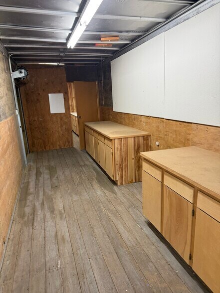 More Photos Of 538 Maple St, Ramona Warehouse For Lease