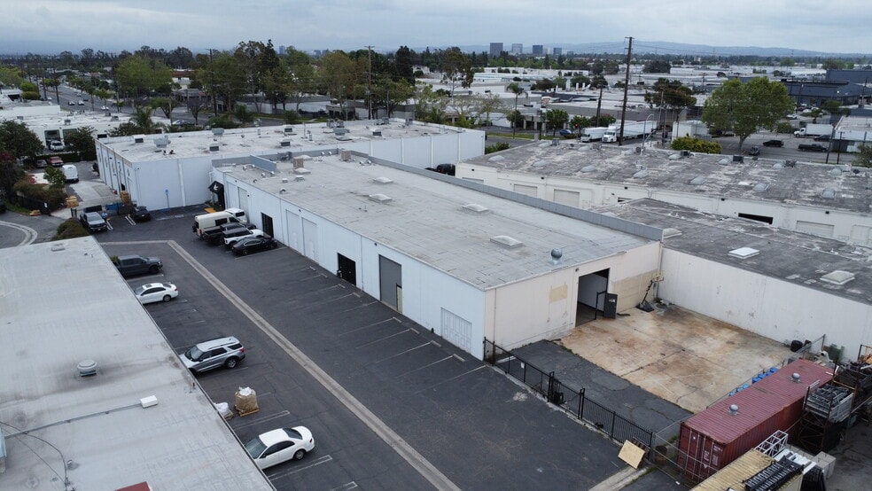 More Photos Of 3220-3226 W Pendleton Ave, Santa Ana Warehouse For Sale