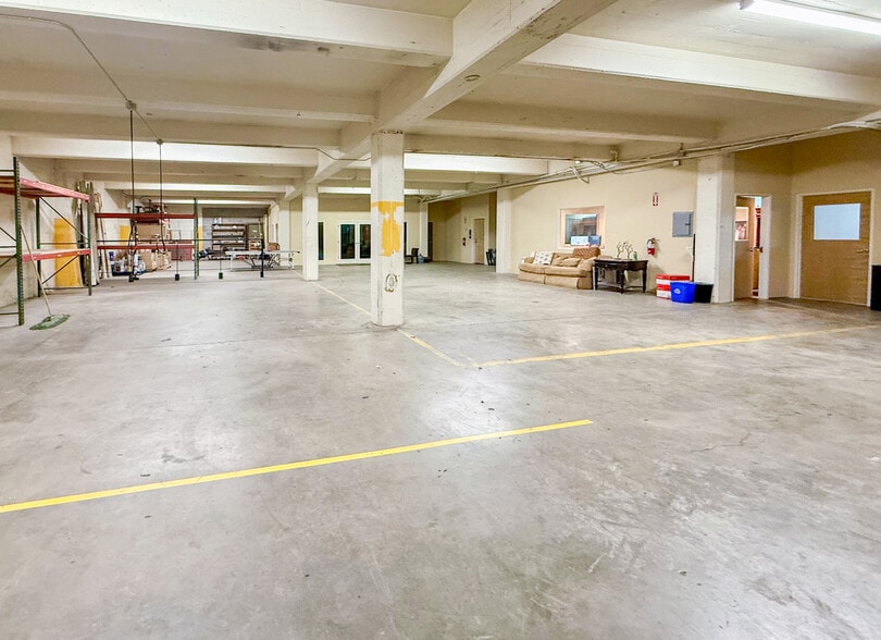 More Photos Of 820 SE Washington St, Portland Industrial For Lease