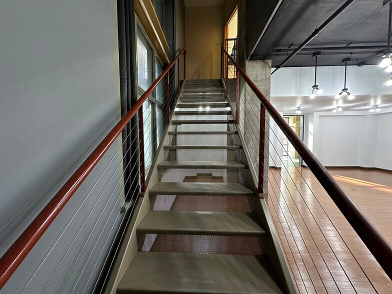 More Photos Of 4 S Linn St, Iowa City Office For Lease