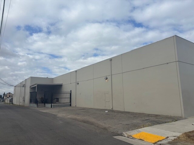 More Photos Of 620 Chester Ave, Bakersfield Showroom For Sale