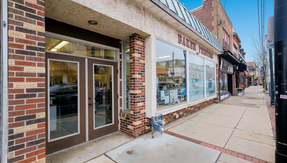 More Photos Of 10 W State St, Media Storefront For Lease