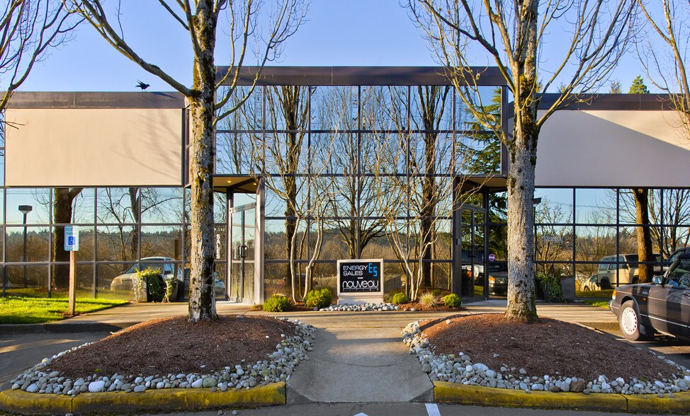More Photos Of 8601 Willows Rd, Redmond Flex For Lease
