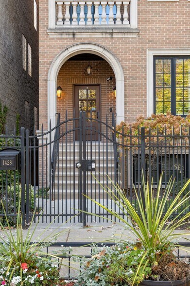 More Photos Of 1428 N Cleveland Ave, Chicago Hospitality For Sale