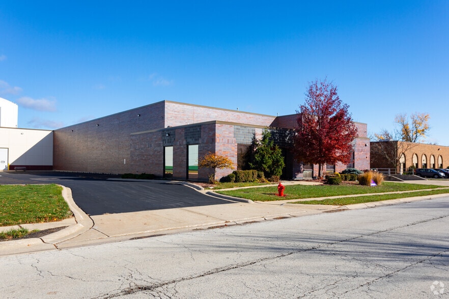 More Photos Of 1800 Lunt Ave, Elk Grove Village Warehouse For Sale