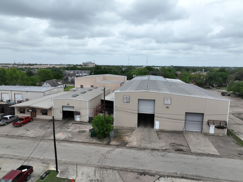 Primary Photo Of 1203 Center St, Pasadena Warehouse For Lease
