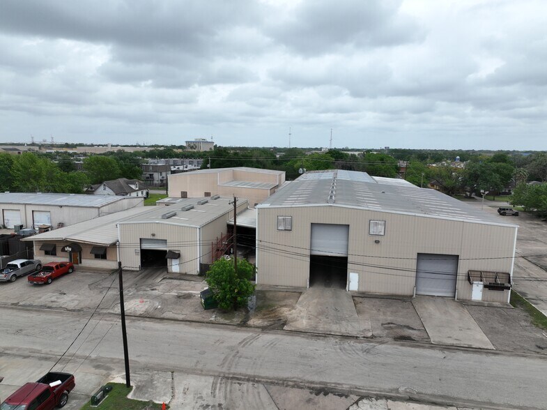More Photos Of 1204 Witter St, Pasadena Warehouse For Lease