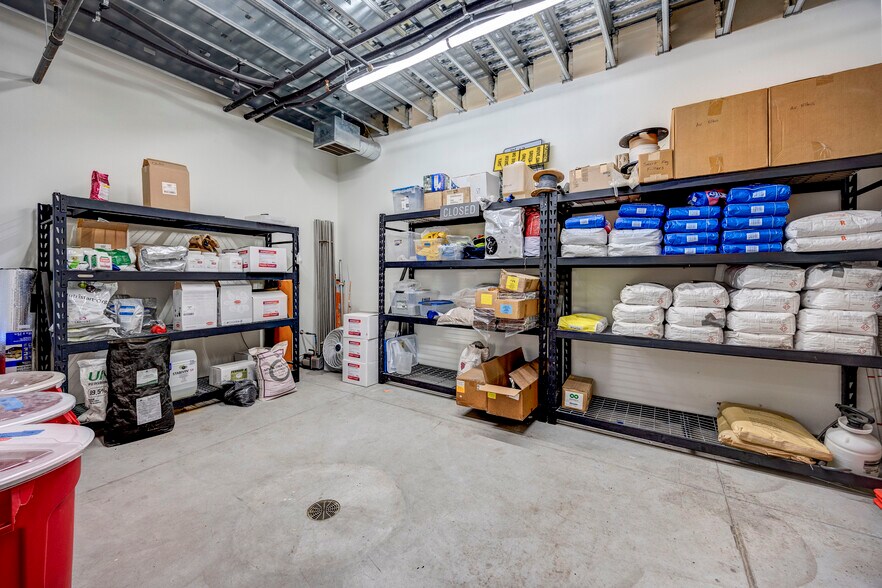 More Photos Of 8060 Keene Rd, West Richland Manufacturing For Lease