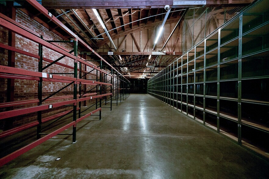 More Photos Of 5300 Harbor St, Commerce Warehouse For Lease